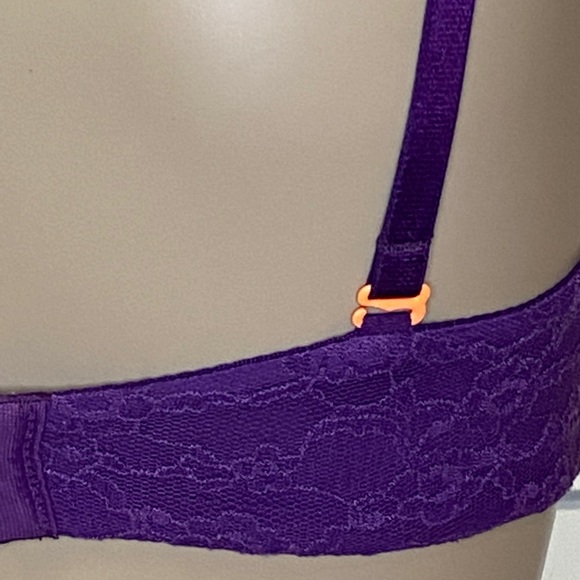 Victoria's Secret Multi-Way Strapless Padded Underwire Lace Purple Bra 32B VGC - Picture 4 of 5
